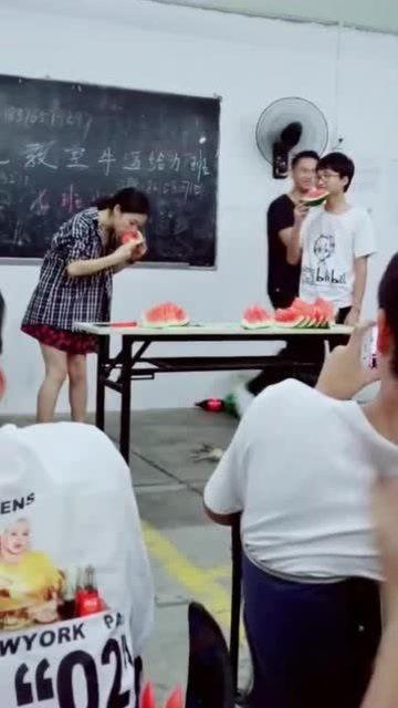会理吃瓜女老师,网络热议背后的教育思考