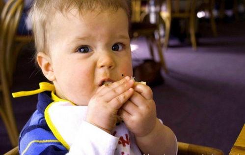 搞笑吃瓜娃娃图片,萌态十足，笑料百出！