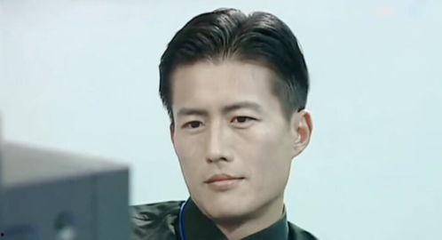 乌龙美男吃瓜,意外解锁神秘力量