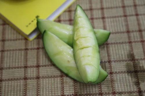 女生给你回个吃瓜,揭秘女生回“吃瓜”背后的心理秘密